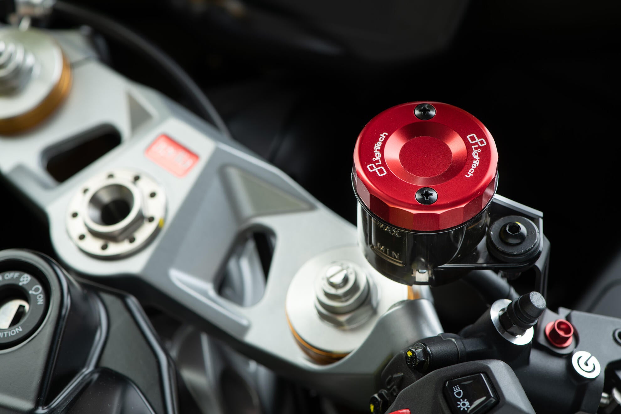 Couvercle de réservoir d'équilibrage avant LighTech Kawasaki ZX-10R/RR (16-25) FBC04