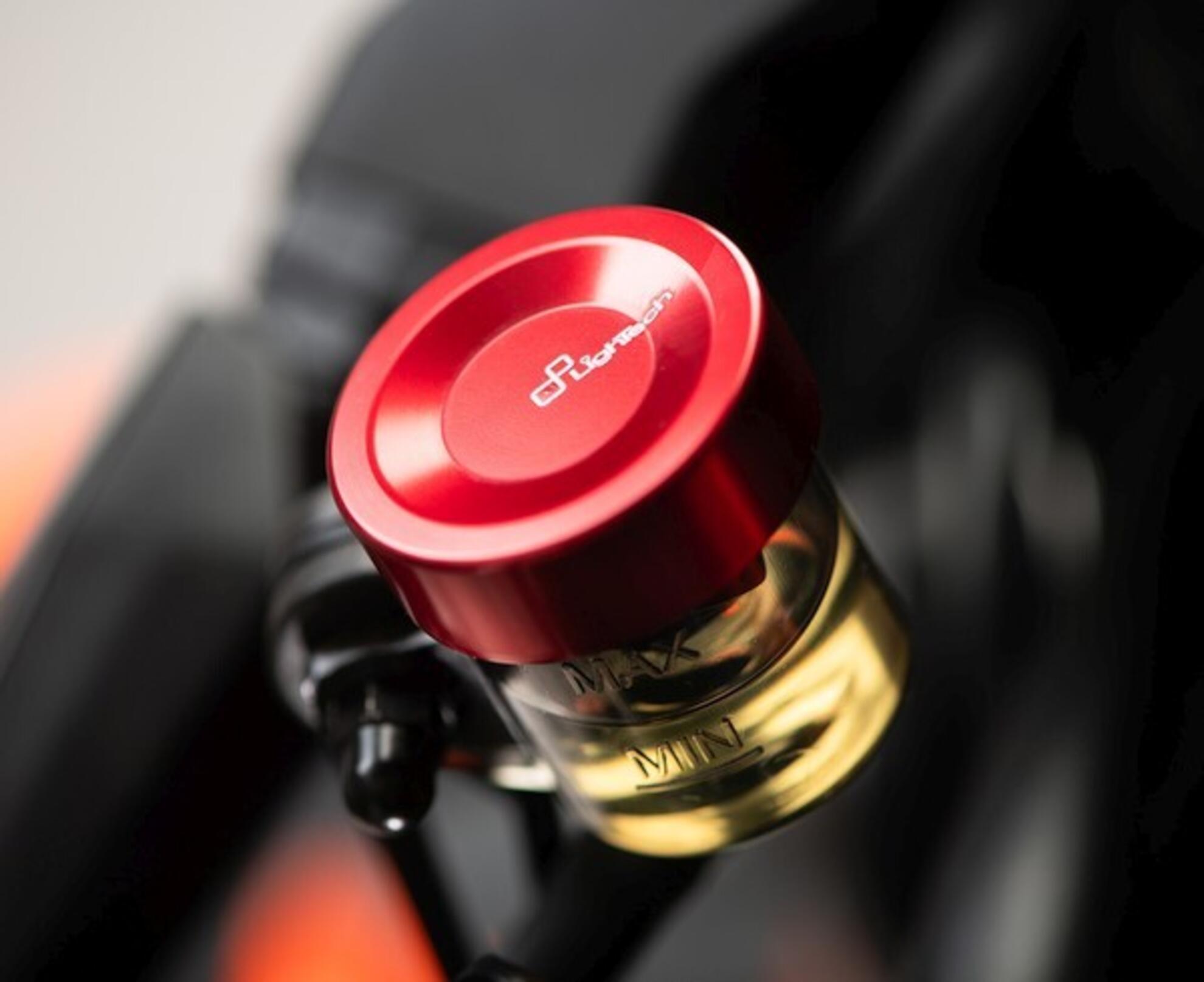 Couvercle de réservoir de compensation arrière LighTech Ducati Panigale V4/S/R (20-24) FBC27