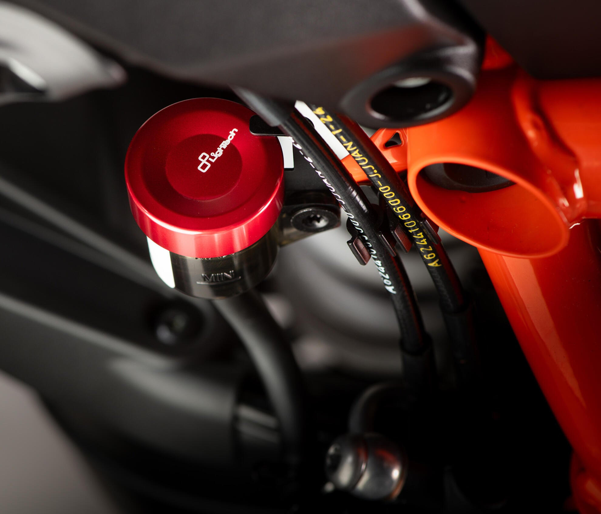 Couvercle de réservoir de compensation arrière LighTech Ducati Panigale V4/S/R (20-24) FBC27